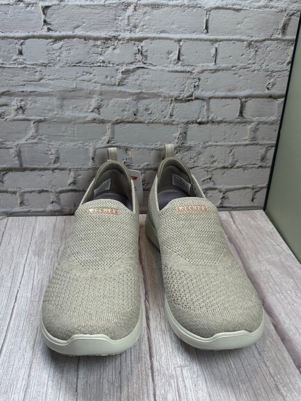 SKECHERS WOMENS ARCH FIT REFINE 2.0 SLIP ONS (7)